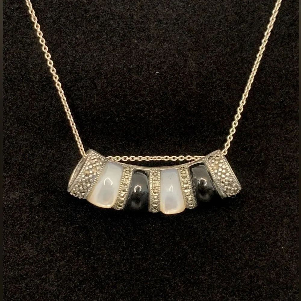 Beautiful Nevada Silver Mine Black Onyx and MOP Slide Pendant Necklace